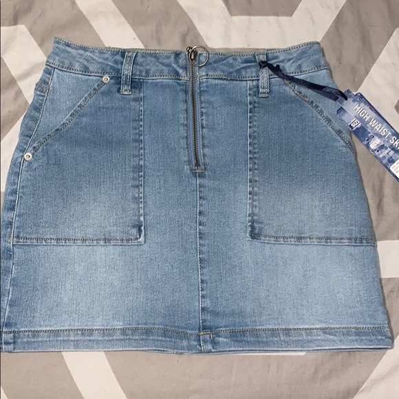 Fashion Nova Dresses & Skirts - 🚨Brand new Fashion Nova blue Jean skirt✨
